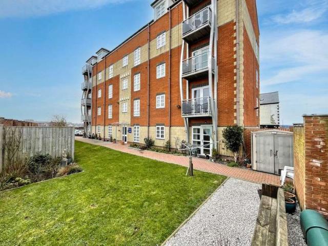 2 Bedroom Apartment Flat