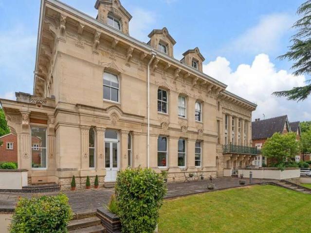 2 Bedroom Apartment Flat
