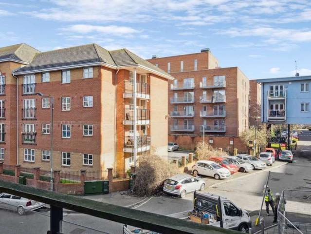 2 Bedroom Apartment Flat