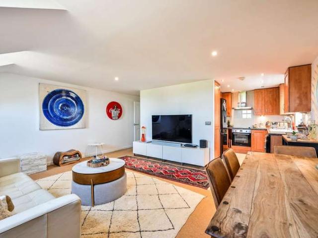 2 Bedroom Apartment Flat