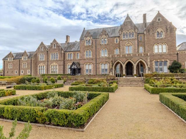 2 Bedroom Apartment Flat
