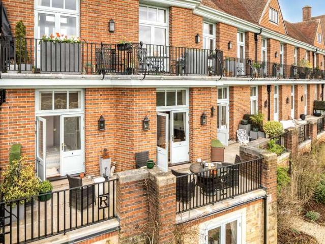 2 Bedroom Apartment Flat