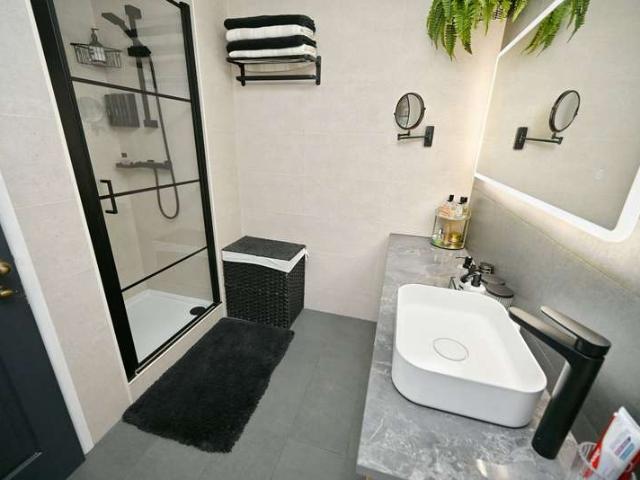 2 Bedroom Apartment Flat