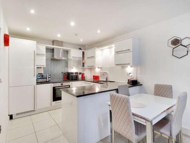 2 Bedroom Apartment Flat