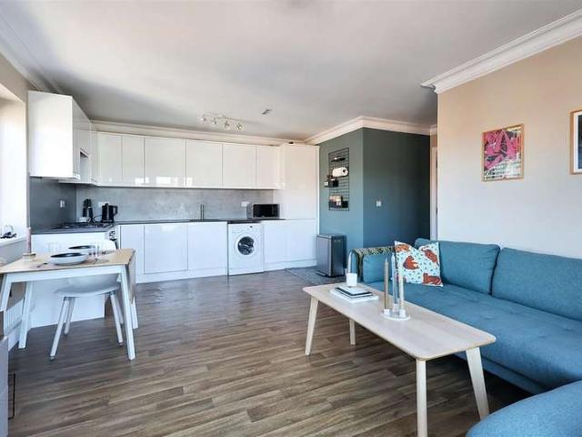 2 Bedroom Apartment Flat