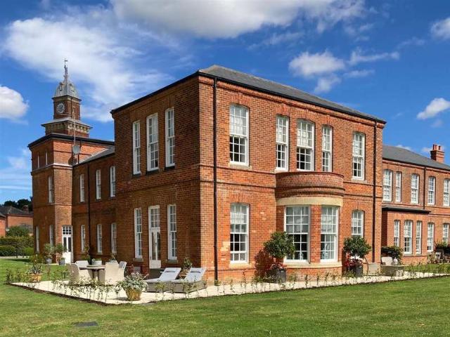 2 Bedroom Apartment Flat