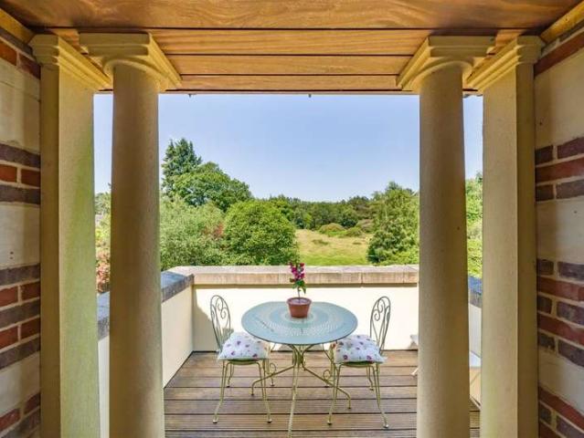 2 Bedroom Apartment Flat