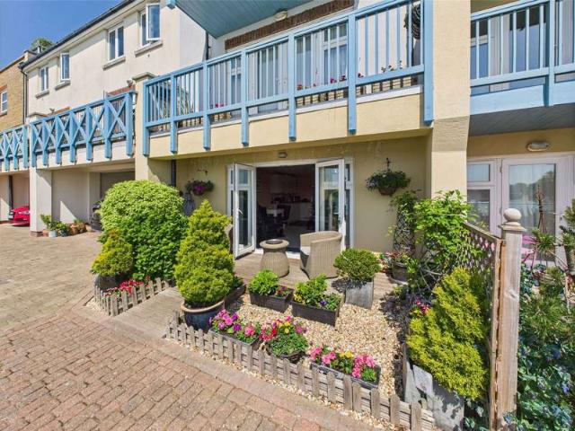 2 Bedroom Apartment Flat