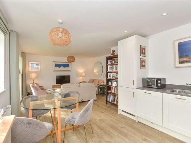 2 Bedroom Apartment Flat