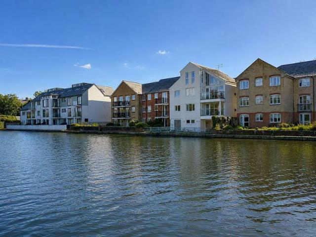 2 Bedroom Apartment Flat