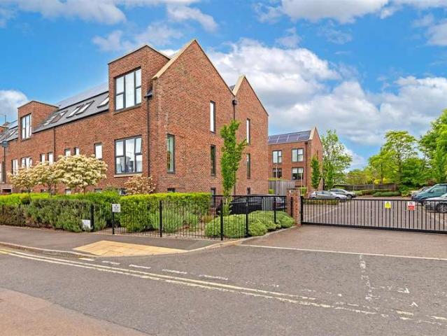 2 Bedroom Apartment Flat