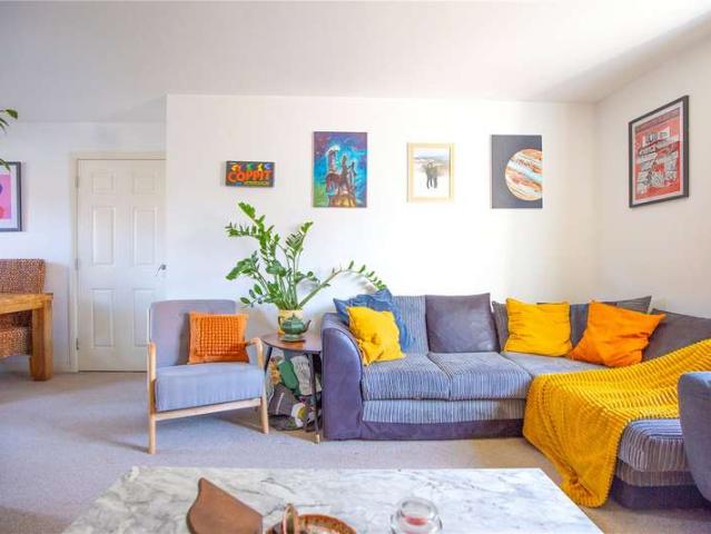 2 Bedroom Apartment Flat