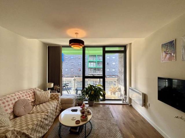 2 Bedroom Apartment Flat