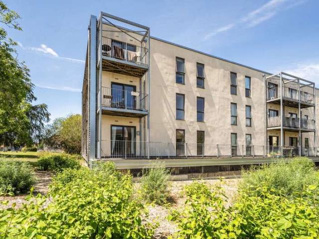 2 Bedroom Apartment Flat