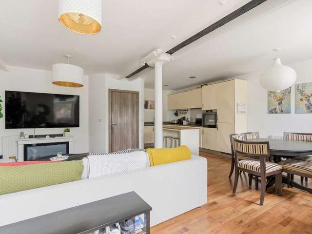 2 Bedroom Apartment Flat