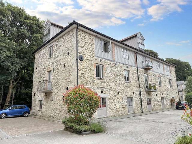 2 Bedroom Apartment Flat