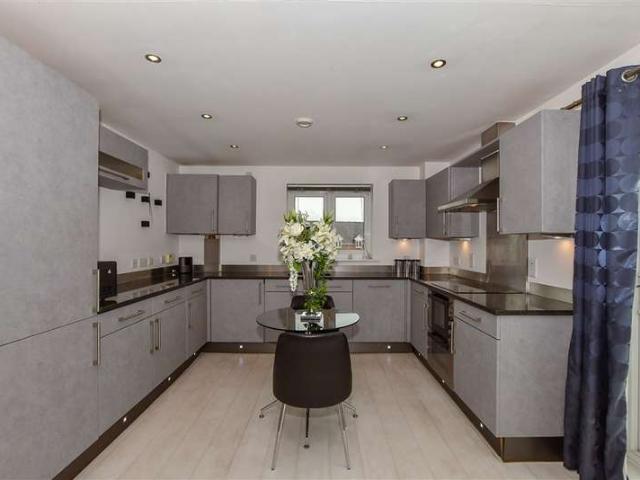 2 Bedroom Apartment Flat