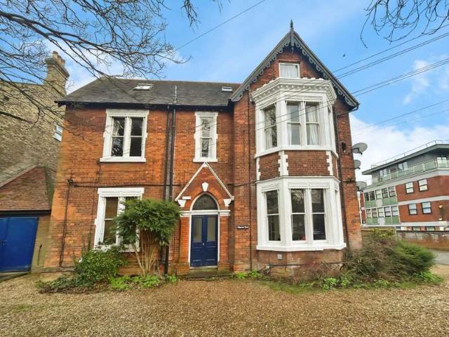 2 Bedroom Apartment Flat