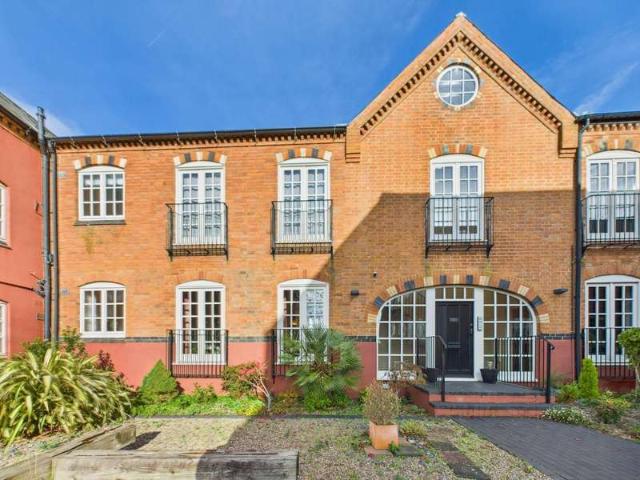 2 Bedroom Apartment Flat