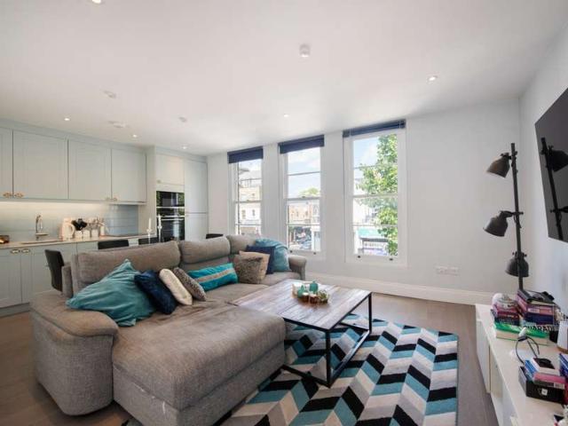 5 Bedroom Semi Detached House