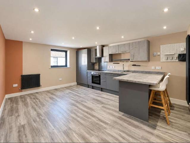 2 Bedroom Apartment Flat