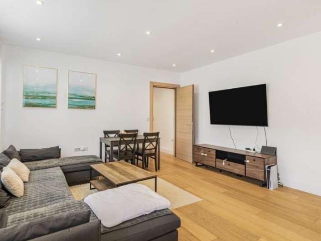 2 Bedroom Apartment Flat