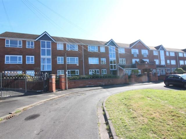 2 bedroom apartment flat / apartment To Let in Toppings Green, Bromley Cross, Bolton