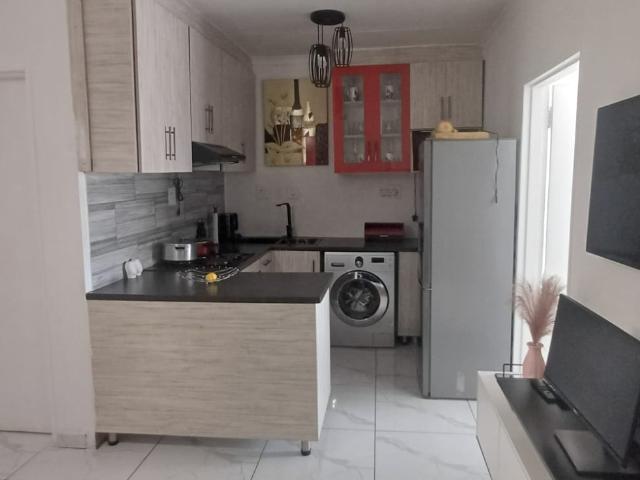 2 Bedroom Apartment / Flat For Sale in Commercia