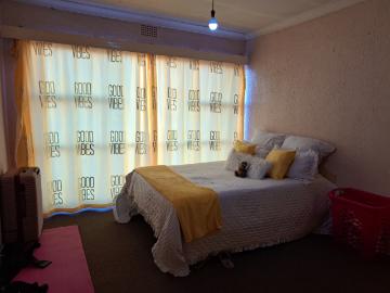 2 Bedroom Apartment / Flat For Sale in Carletonville Central