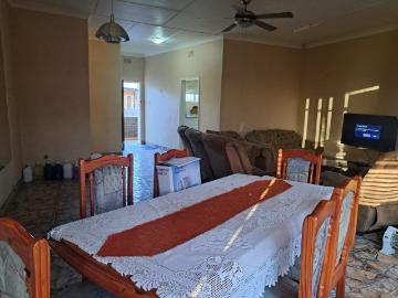 2 Bedroom Apartment / Flat For Sale in Carletonville Central