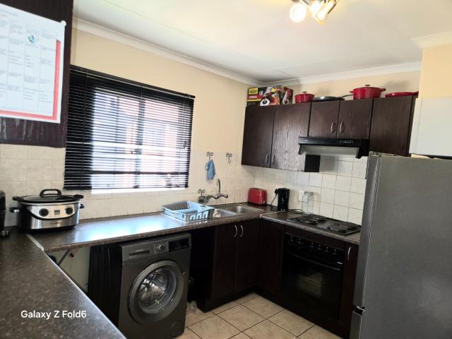 2 Bedroom Apartment / Flat For Sale in Carlswald Estate