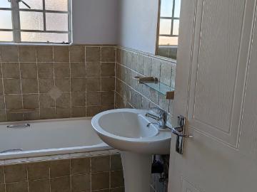 Apartment for sale in Hazeldene - Integral kitchen