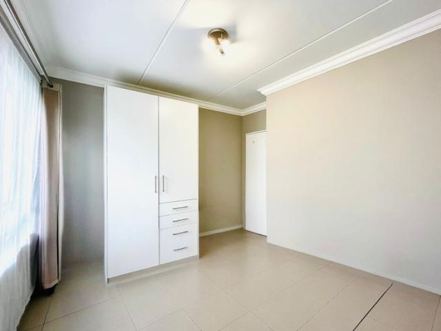 2 Bedroom Apartment / Flat For Sale in Chartwell
