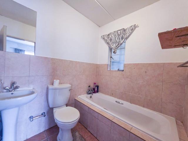 2 Bedroom Apartment / Flat For Sale in Clubview