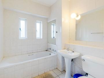 2 Bedroom Apartment / Flat For Sale in Amanzimtoti