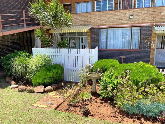 2 Bedroom Apartment / Flat For Sale in Amanzimtoti