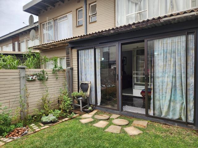 2 Bedroom Apartment / Flat For Sale in Adamayview