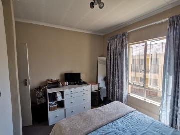 2 Bedroom Apartment / Flat For Sale in Aeroton