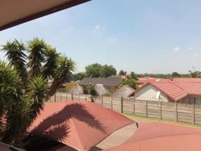 2 Bedroom Apartment / Flat For Sale in Albemarle Ext 1