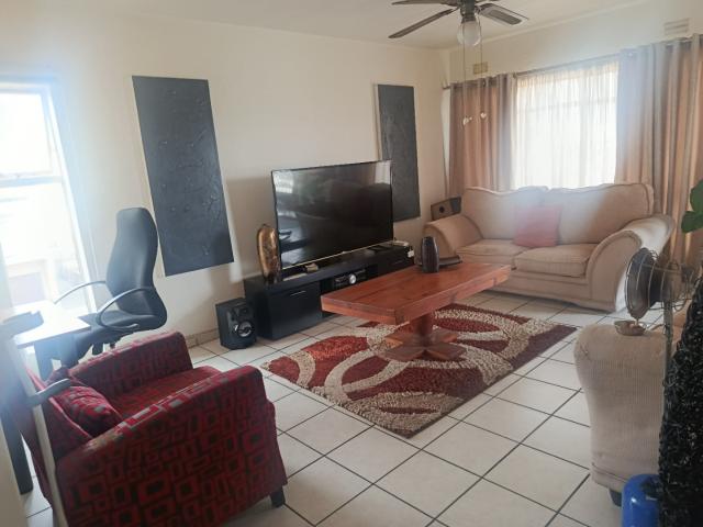2 Bedroom Apartment / Flat For Sale in Alberton North