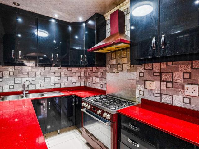 2 Bedroom Apartment / Flat For Sale in Athlone Park