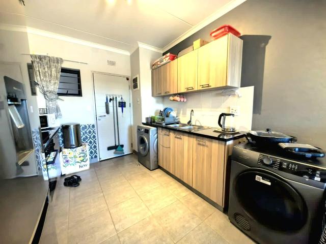 2 Bedroom Apartment / Flat For Sale in Athlone Park