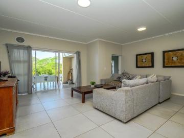 2 Bedroom Apartment / Flat For Sale in Ballito Central