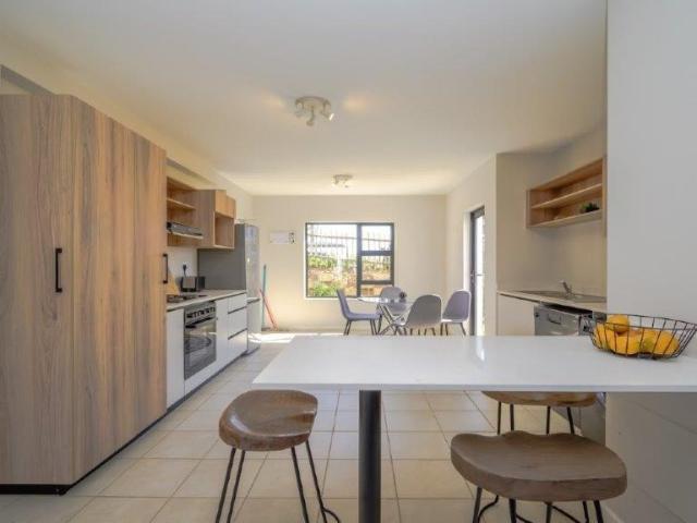 2 Bedroom Apartment / Flat For Sale in Ballito Central