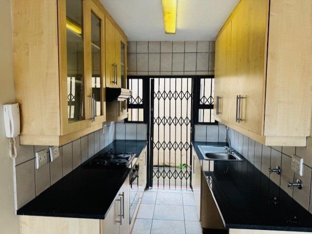 2 Bedroom Apartment / Flat For Sale in Bezuidenhout Valley