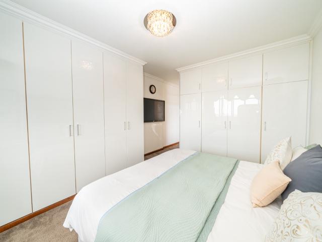 2 Bedroom Apartment / Flat For Sale in Bedford Gardens