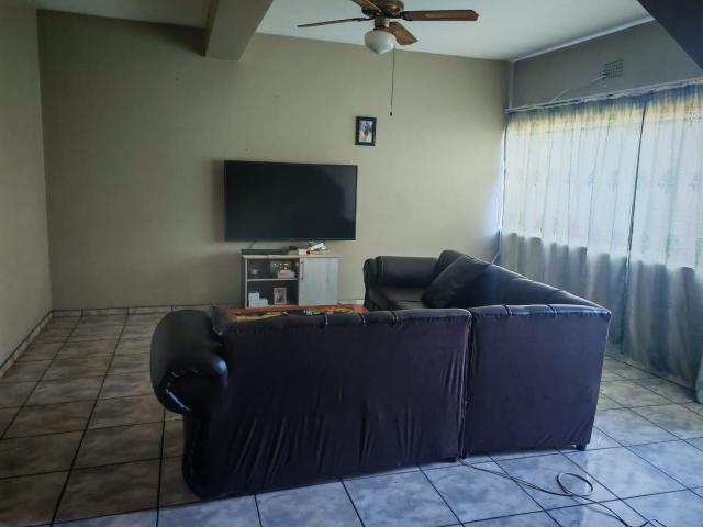 2 Bedroom Apartment / Flat For Sale in Benoni Central