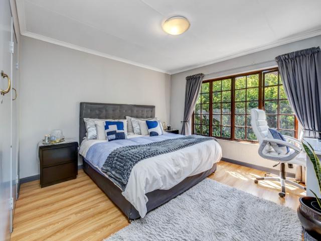 2 Bedroom Apartment / Flat For Sale in Benmore Gardens