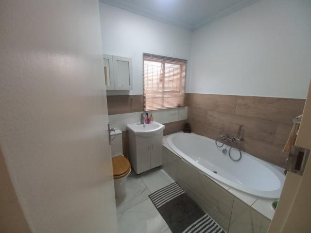 2 Bedroom Apartment / Flat For Sale in Birchleigh North