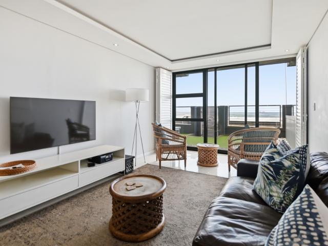 2 Bedroom Apartment / Flat For Sale in Bloubergstrand